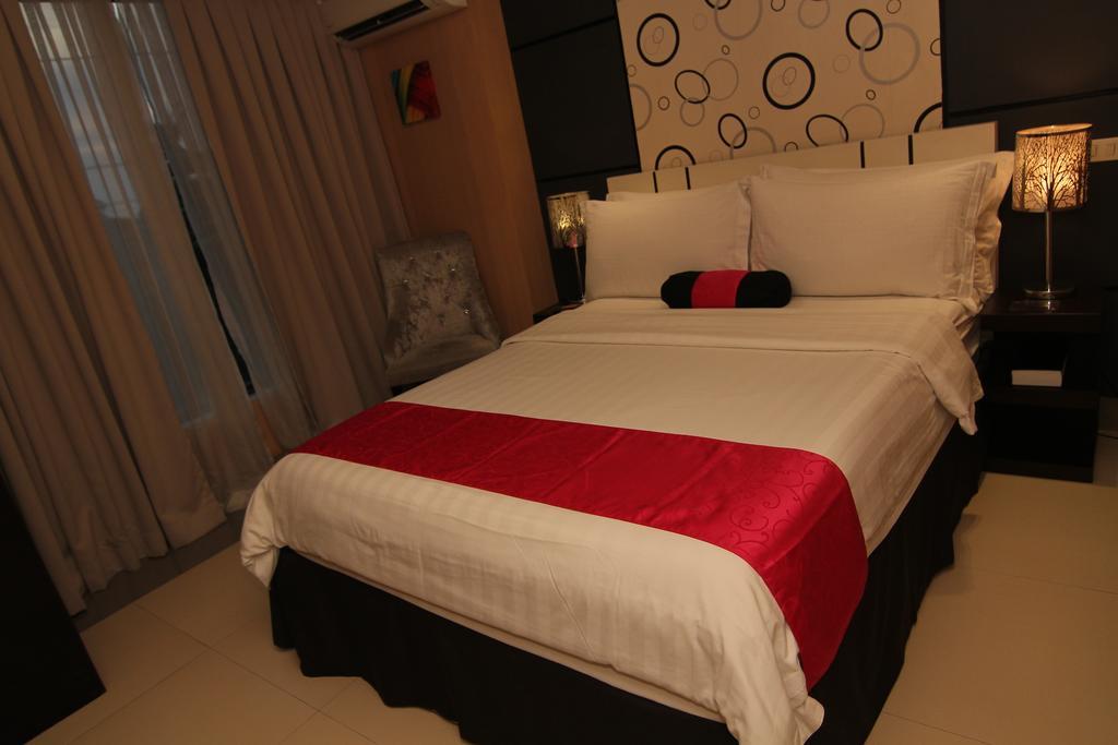 Eloisa Royal Suites Lapu-Lapu City Esterno foto