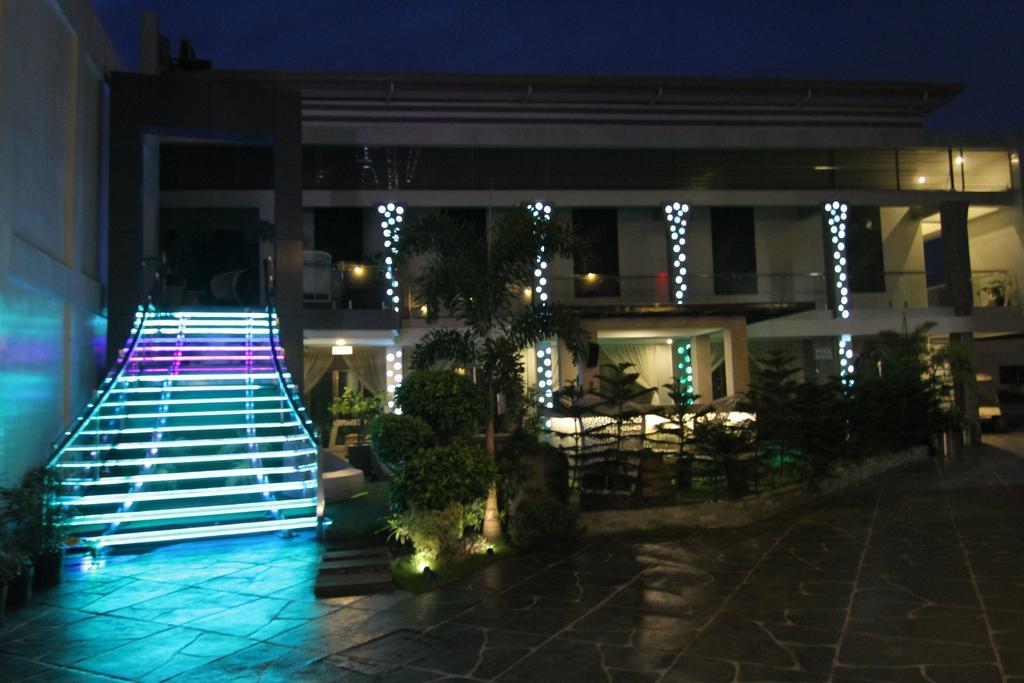 Eloisa Royal Suites Lapu-Lapu City Esterno foto