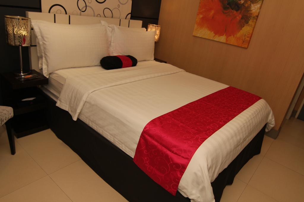 Eloisa Royal Suites Lapu-Lapu City Esterno foto