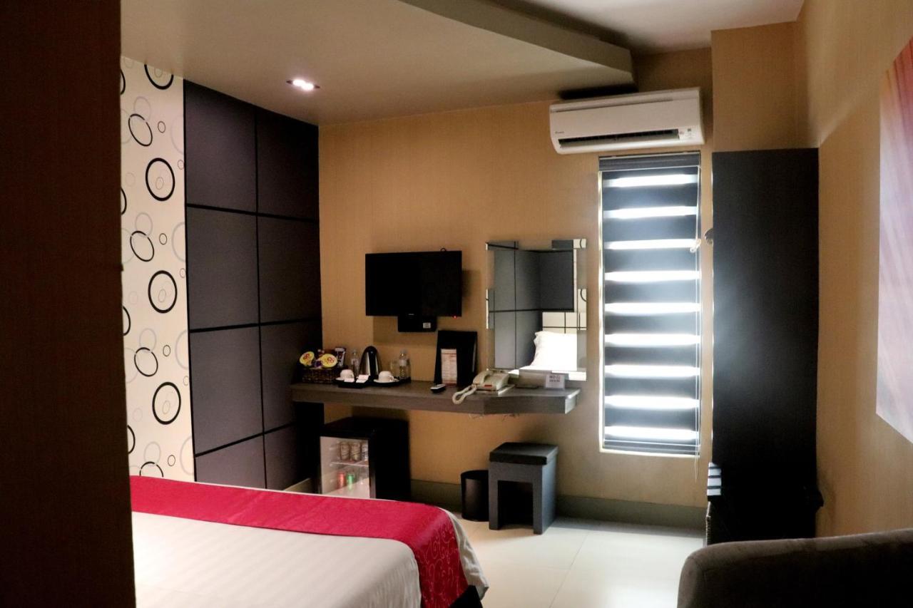 Eloisa Royal Suites Lapu-Lapu City Esterno foto